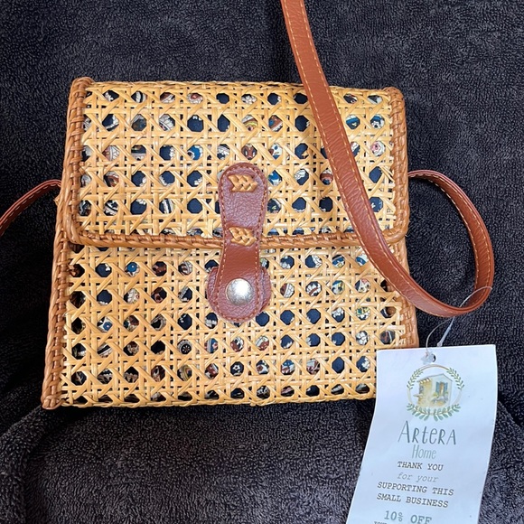 Small wicker over the shoulder purse - Picture 1 of 6